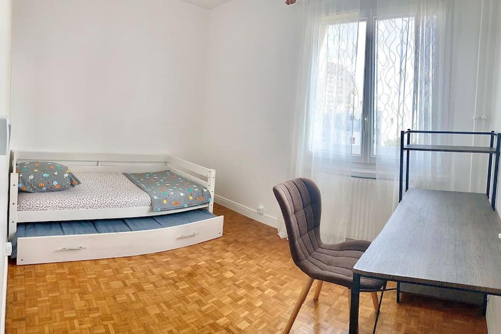 Appartement Bien Situe Noisy-le-Grand Bagian luar foto
